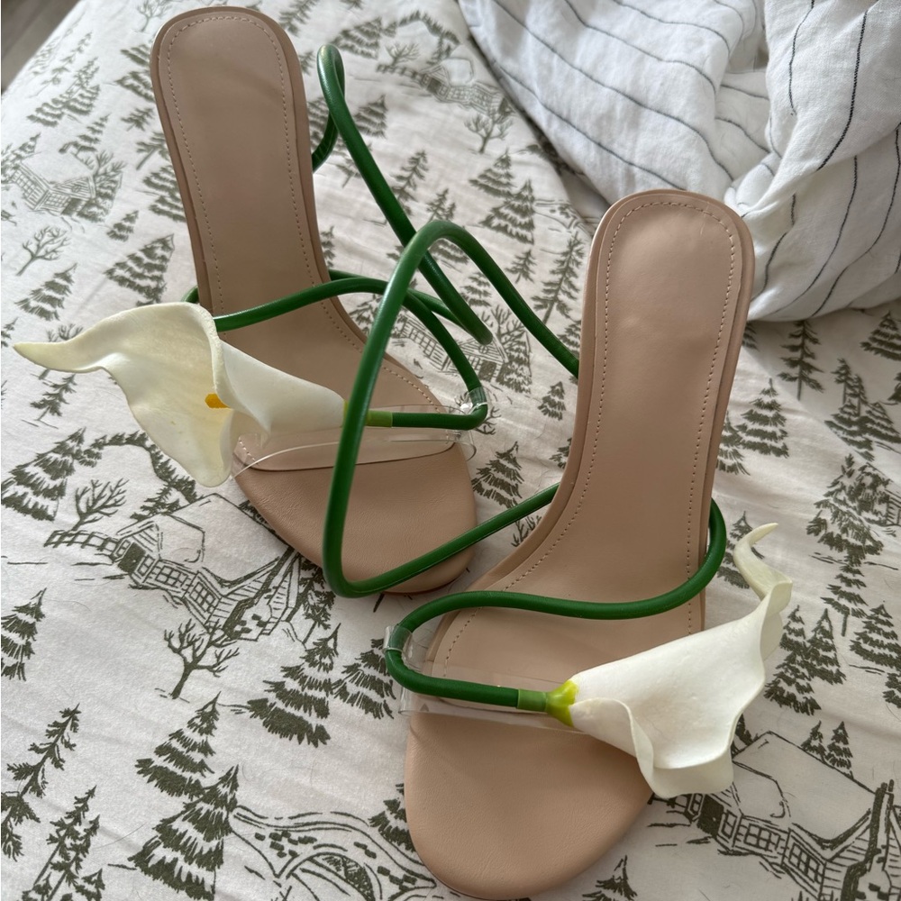 Elegant Green and Cream Women's Heels